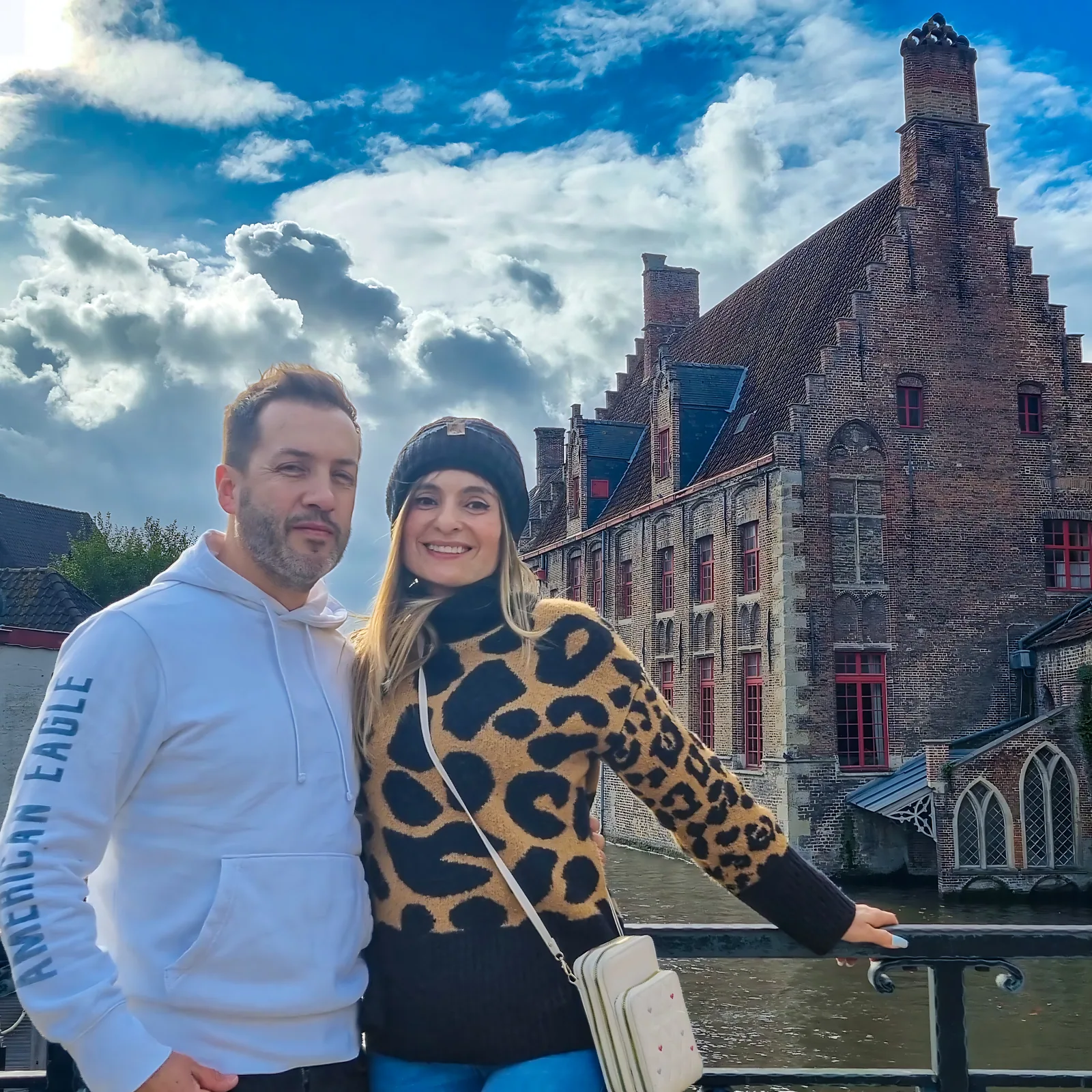 Carol y Carlos en un canal de Brujas